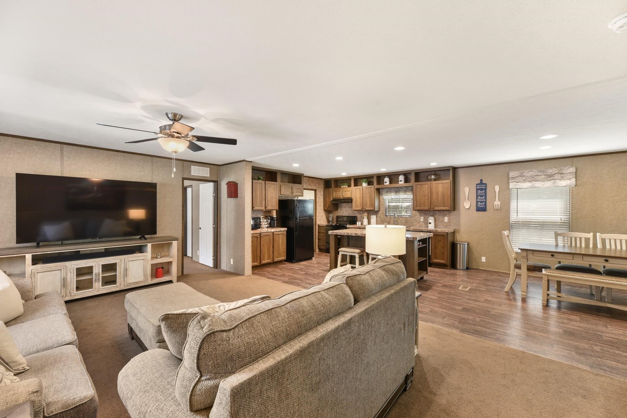 277 Rio Grande Drive Trinity, TX 75862 - Photo 5 of 28 a living room with furniture and a flat screen tv