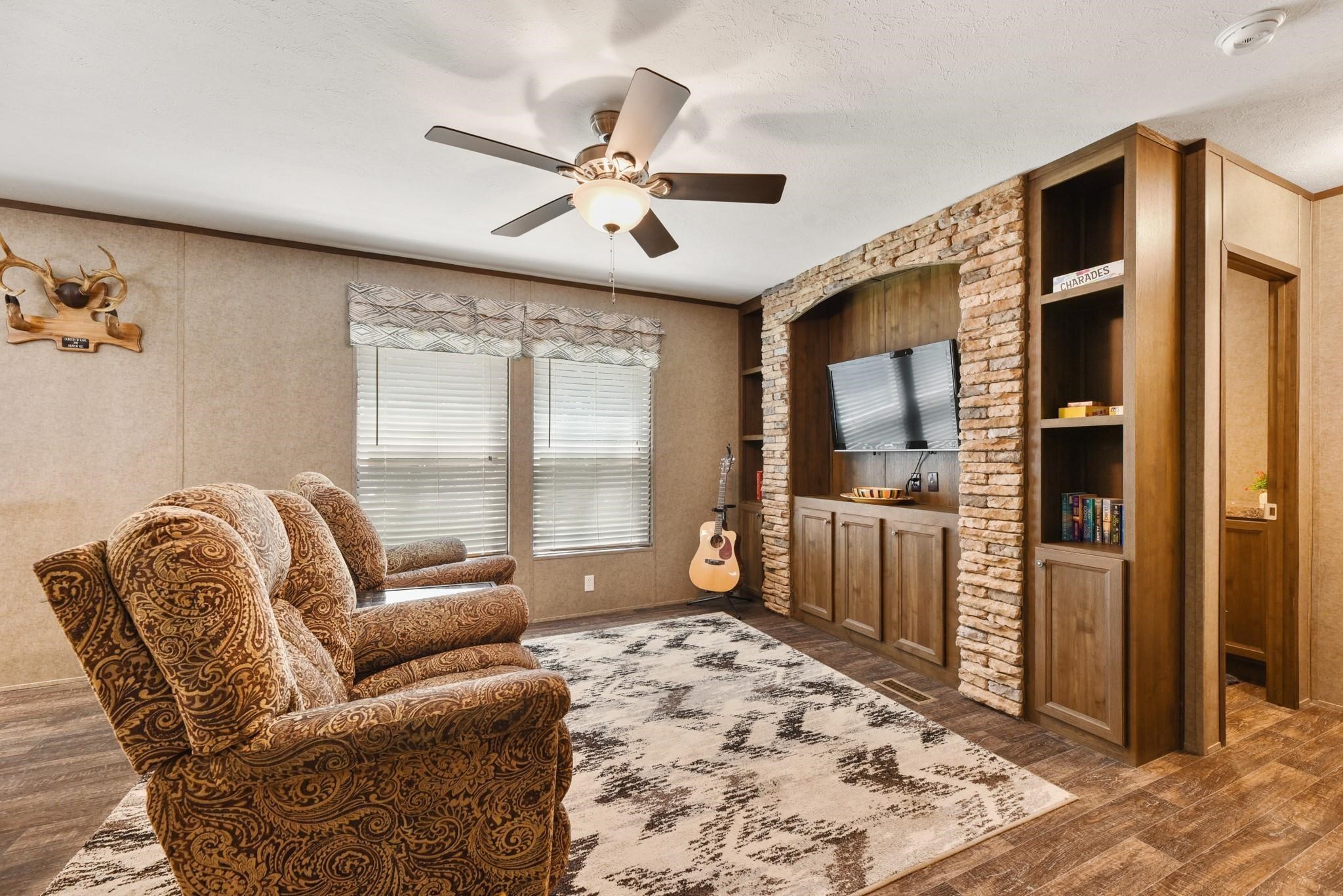 277 Rio Grande Drive Trinity, TX 75862 - Photo 10 of 28 a living room with furniture