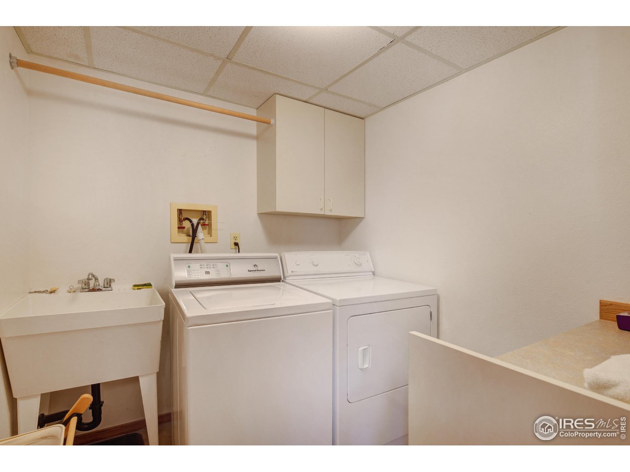 493 Sky Trail Road Boulder, CO 80302 - Photo 28 of 40 a utility room with dryer and washer