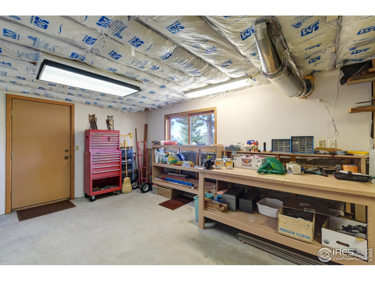 493 Sky Trail Road Boulder, CO 80302 - Photo 29 of 40 a room with furniture