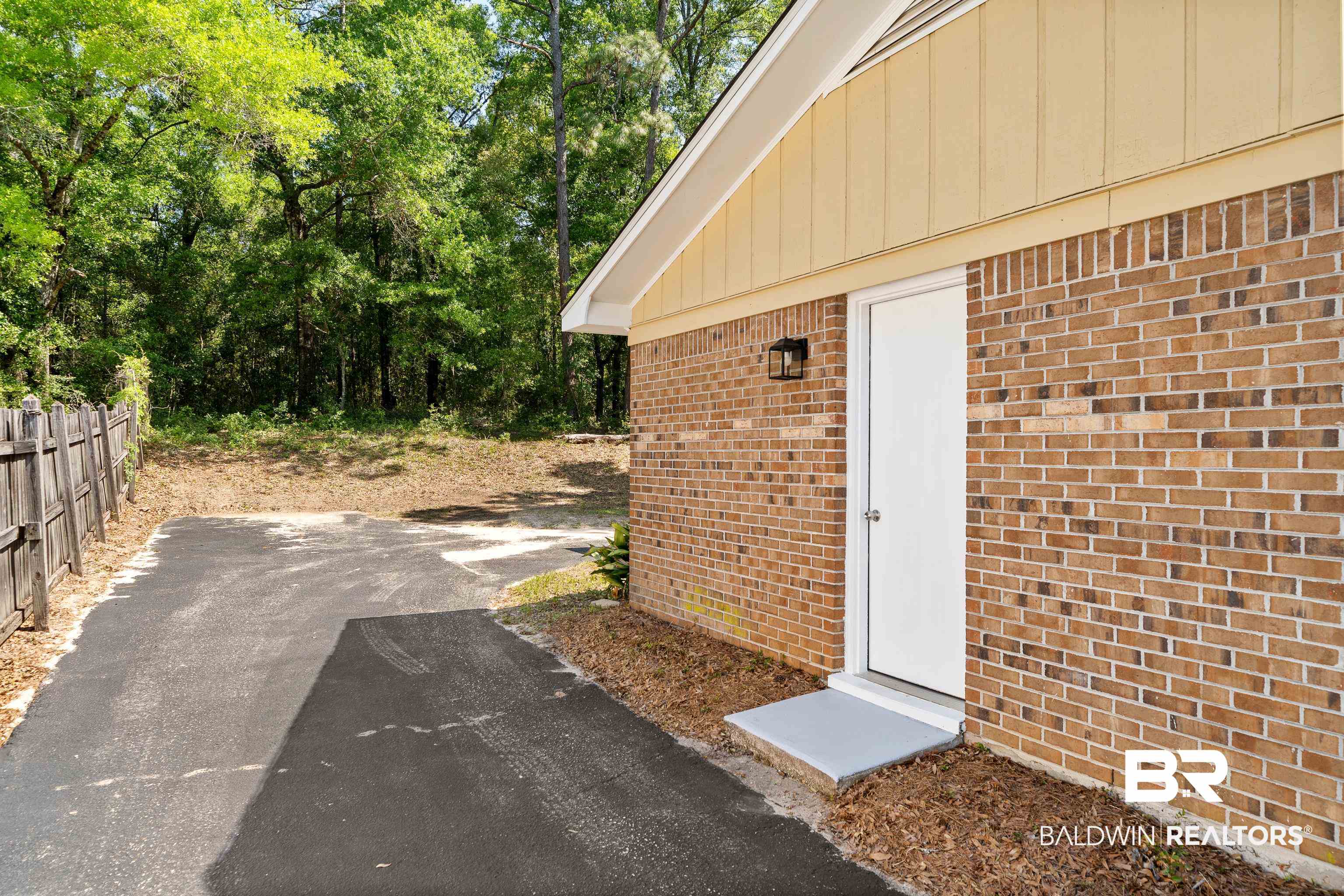 201 Avon Circle East Daphne, AL 36526 - Photo 3 of 23
