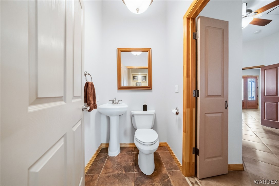 11275 North Benjamin Road Kingman, AZ 86401 - Photo 46 of 99 Powder room off the library