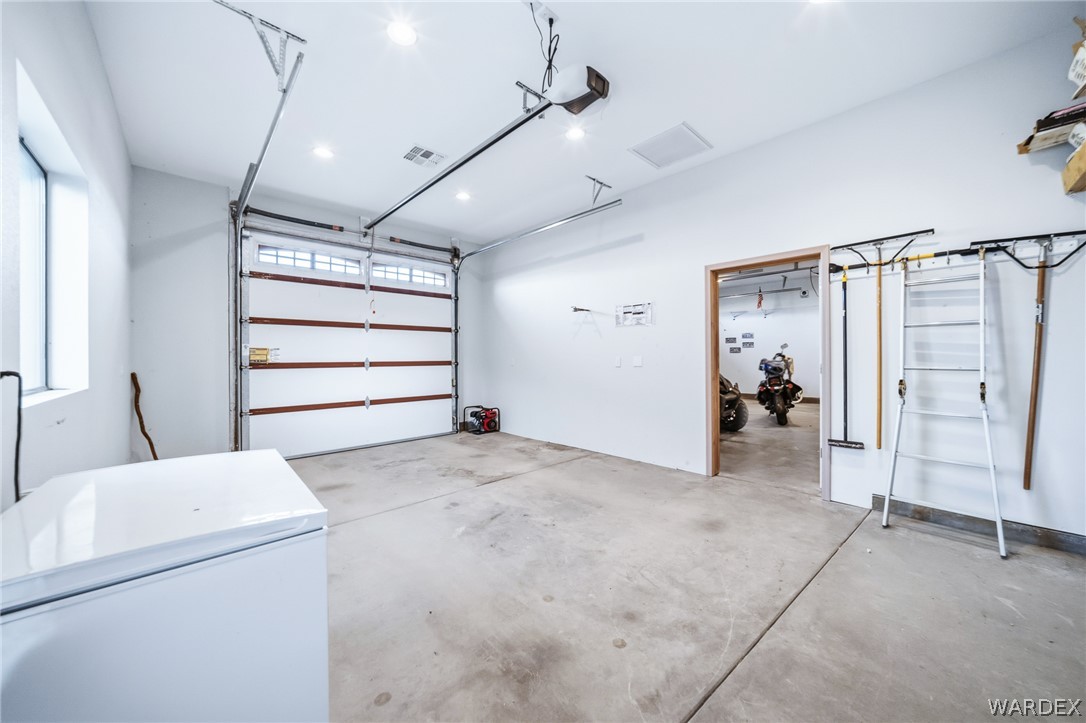 11275 North Benjamin Road Kingman, AZ 86401 - Photo 68 of 99 Garage