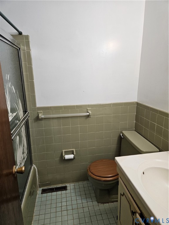 13336 Ladysmith Road Ruther Glen, VA 22580 - Photo 20 of 27 Bathroom with tile walls, tile patterned floors, a