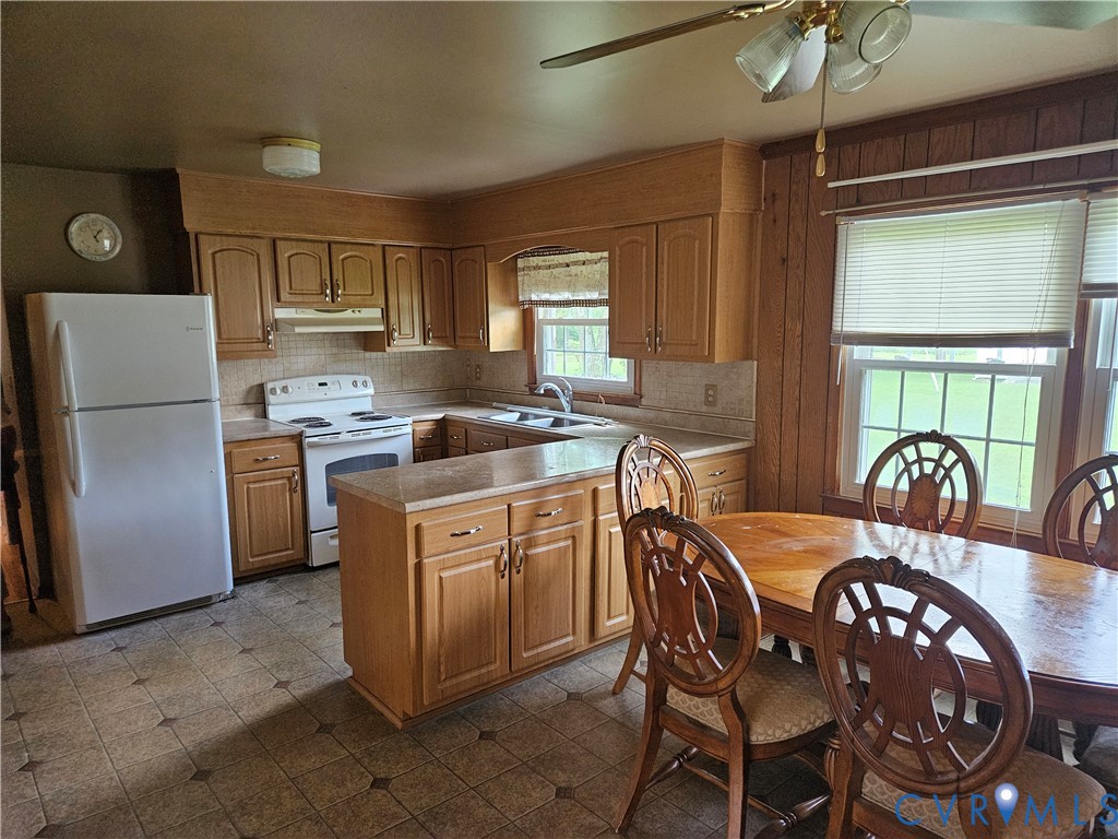 13336 Ladysmith Road Ruther Glen, VA 22580 - Photo 10 of 27 Kitchen with white appliances, tasteful backsplash