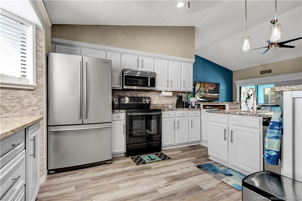 4021 Southeast Jacaranda Street Stuart, FL 34997 - Photo 4 of 32