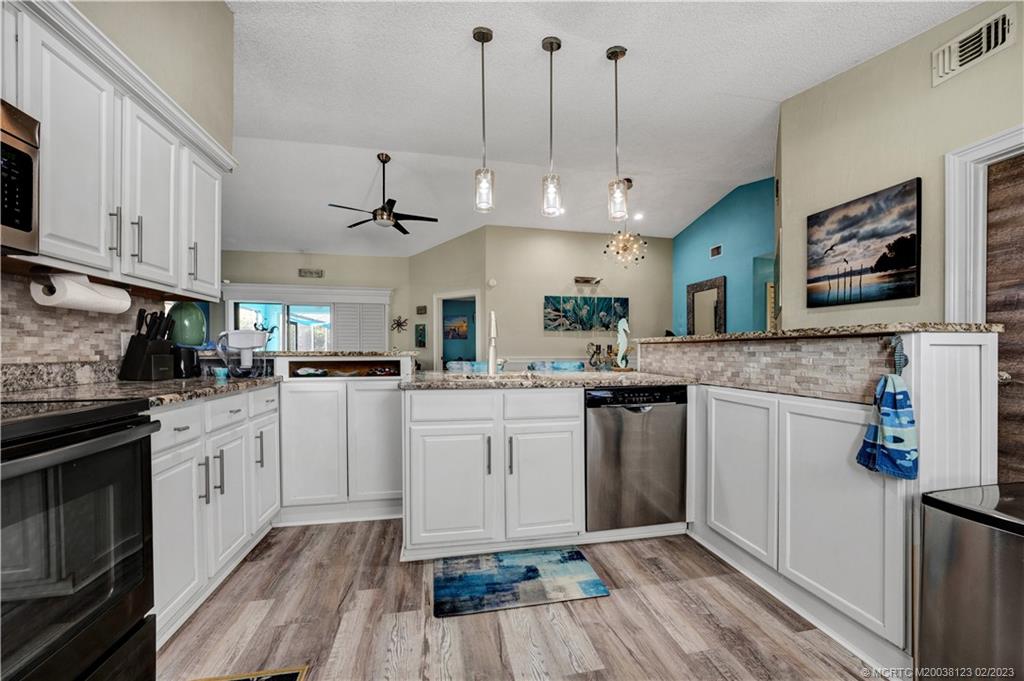 4021 Southeast Jacaranda Street Stuart, FL 34997 - Photo 5 of 32