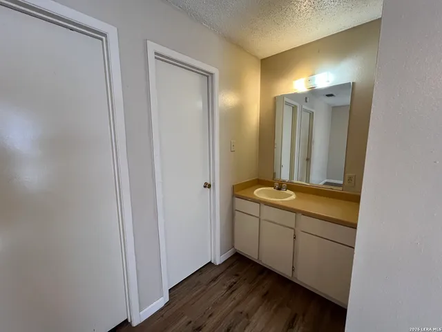 $695 | 300 Moursund Boulevard, Unit 10, San Antonio, TX 78221