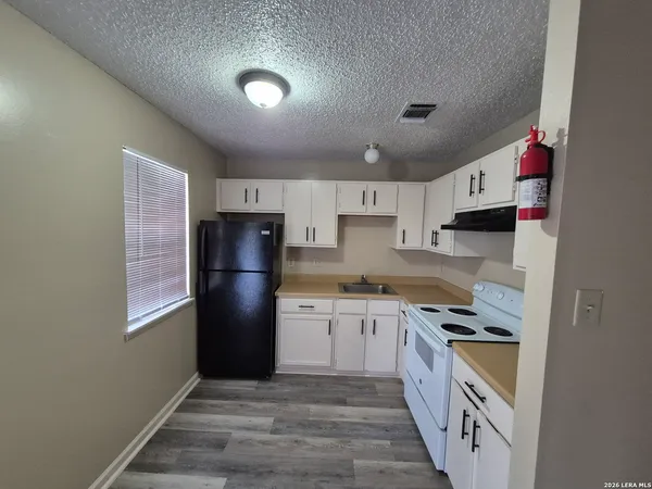 $695 | 300 Moursund Boulevard, Unit 10, San Antonio, TX 78221