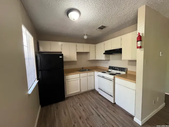 $695 | 300 Moursund Boulevard, Unit 10, San Antonio, TX 78221