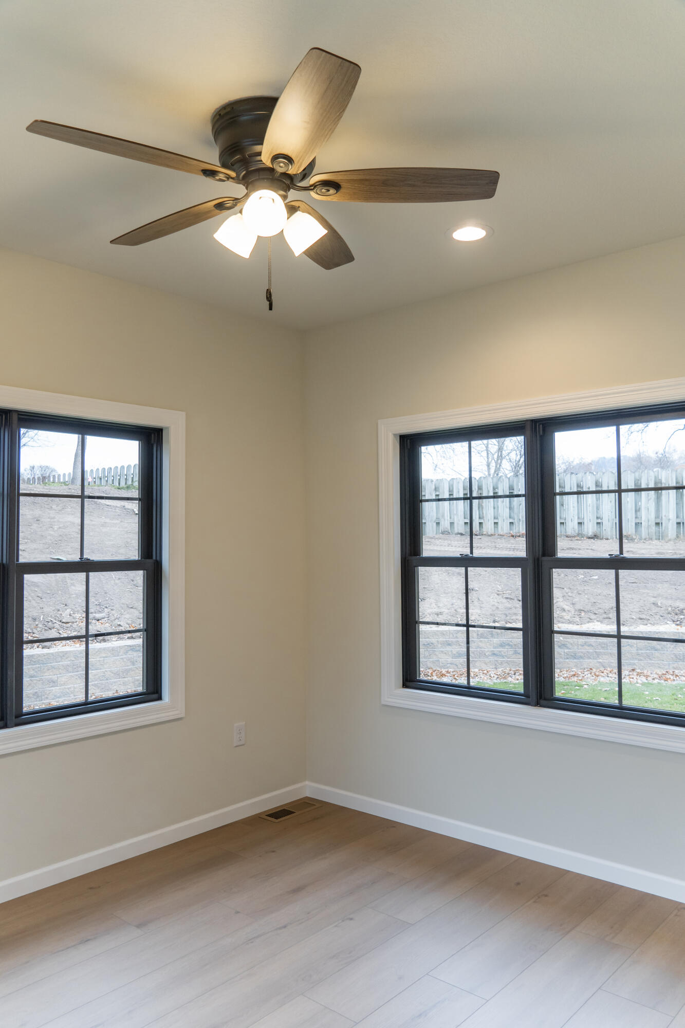 620 Johnson Street Onalaska, WI 54650 - Photo 12 of 30 Sun Room