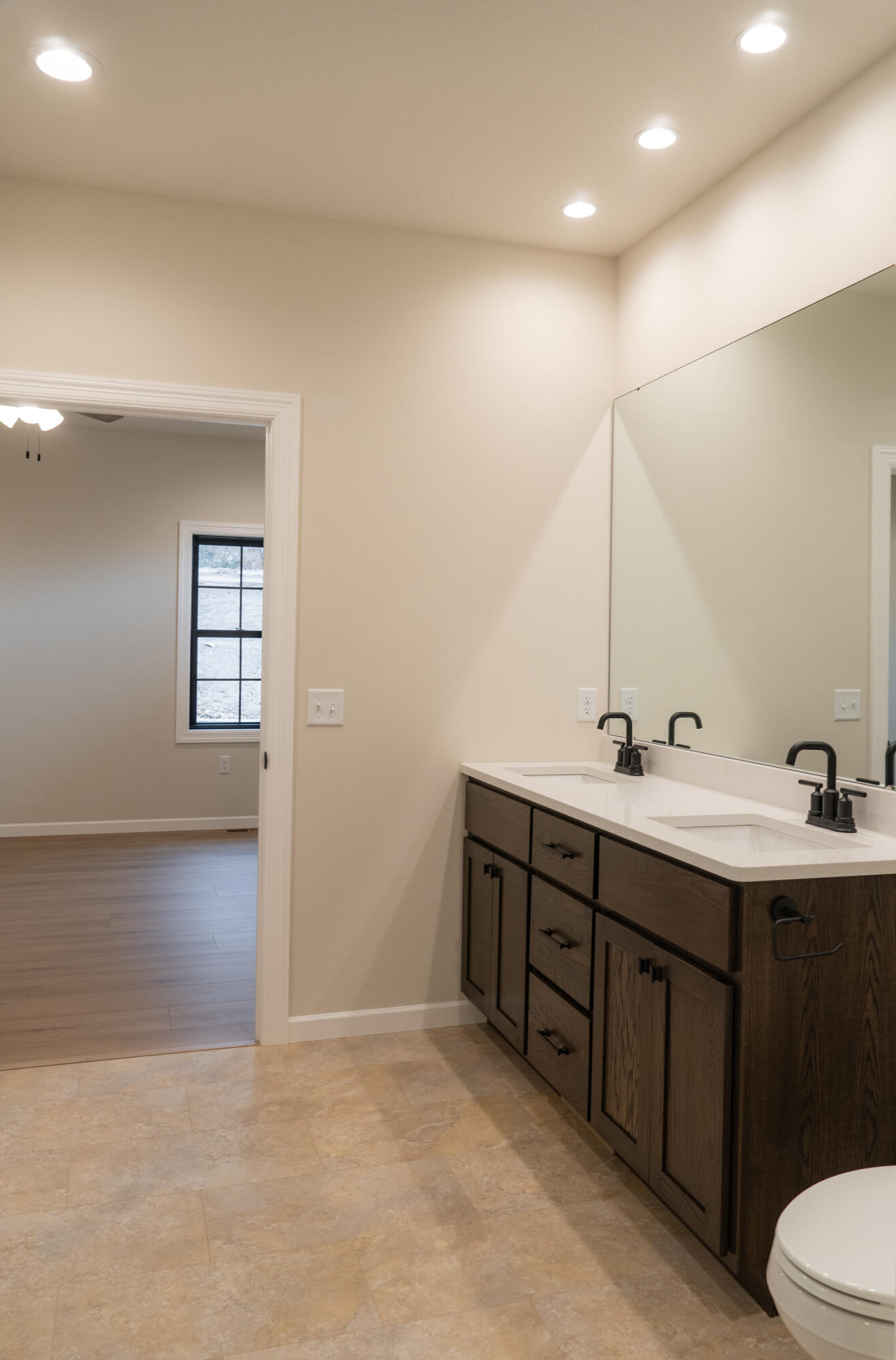 620 Johnson Street Onalaska, WI 54650 - Photo 17 of 30 Master Bath #2