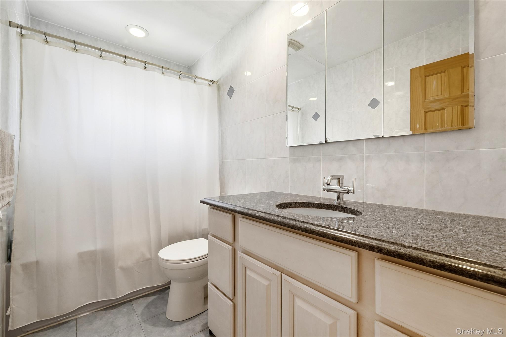 29 Suffolk Road, Unit A Massapequa, NY 11758 - Photo 15 of 32 Gallery Image 15