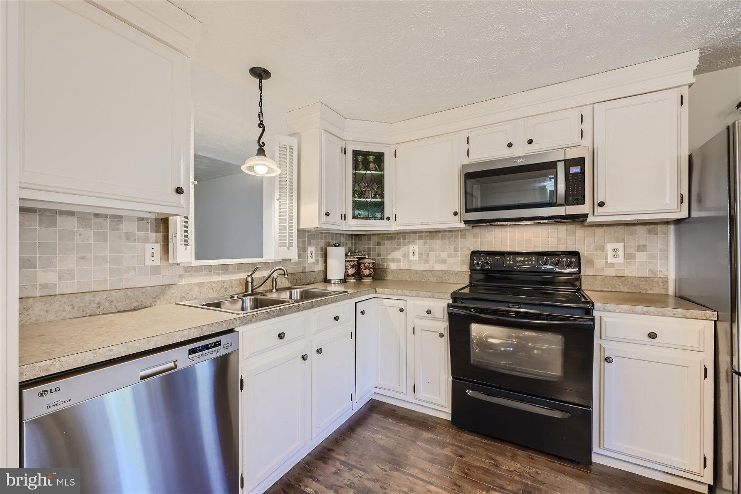 26 Towns Court Rosedale, MD 21237 - Photo 8 of 28 KITCHEN
