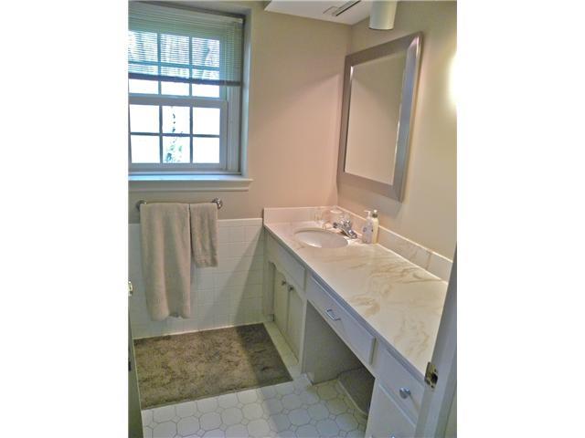 8830 Rexford Road Indianapolis, IN 46260 - Photo 11 of 23 Gallery Image 11