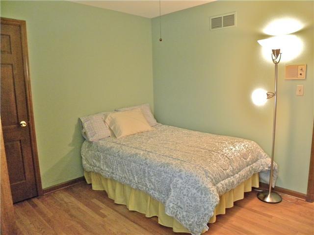 8830 Rexford Road Indianapolis, IN 46260 - Photo 14 of 23 Gallery Image 14