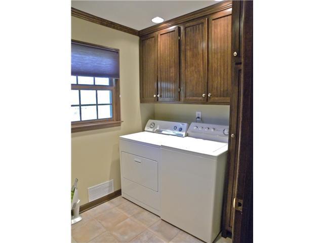 8830 Rexford Road Indianapolis, IN 46260 - Photo 16 of 23 Gallery Image 16