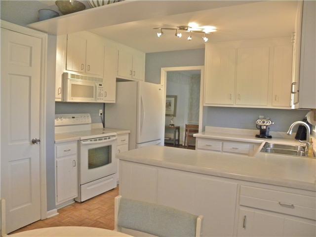 8830 Rexford Road Indianapolis, IN 46260 - Photo 5 of 23 Gallery Image 5
