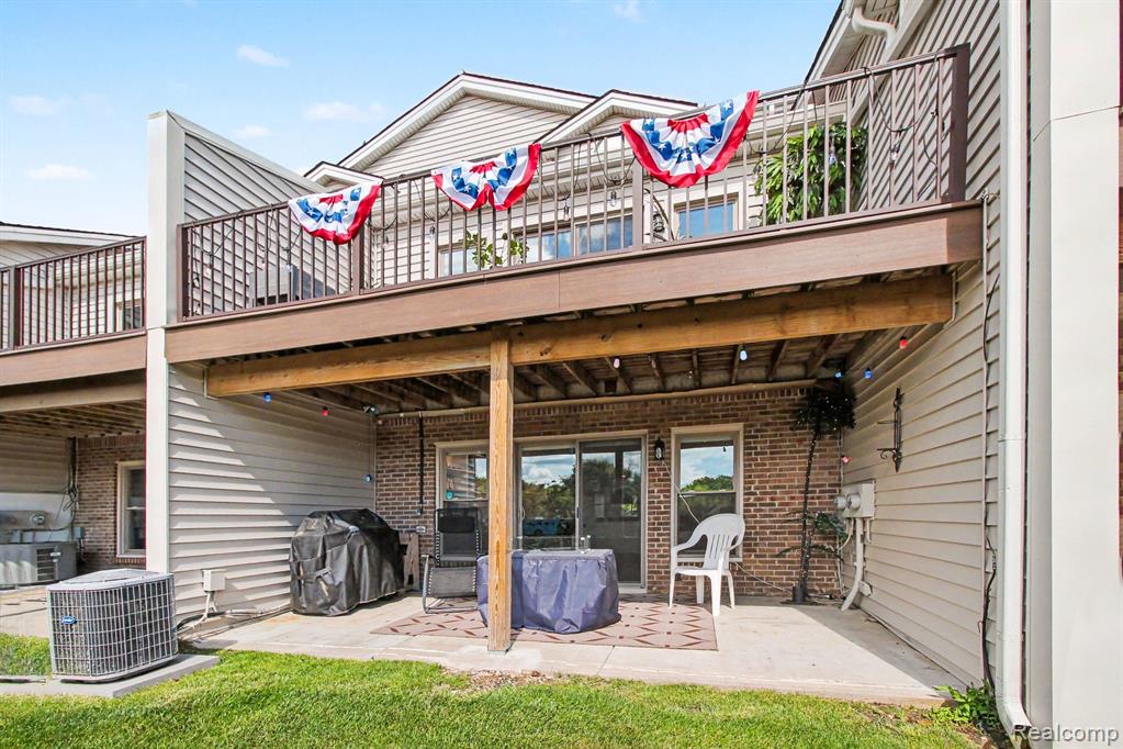 678 Summit Ridge Drive Milford, MI 48381 - Photo 2 of 28