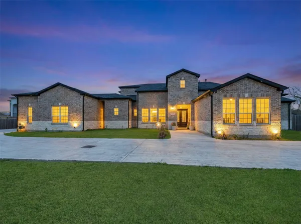 $899,000 | 4821 1st Street, Houston, TX 77504