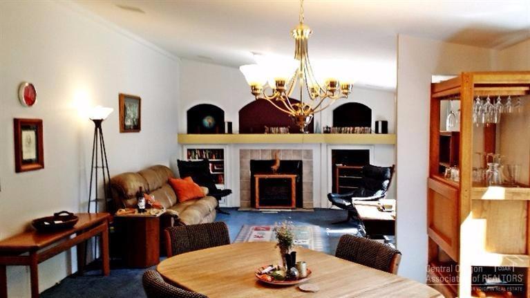 56098 Snow Goose Road Bend, OR 97707 - Photo 6 of 24 Living room with vaulted ceiling, built-
