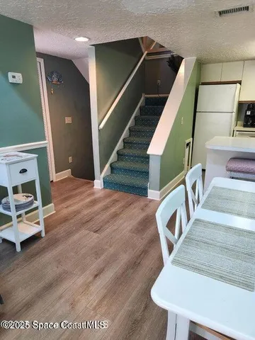 a view of entryway and hall