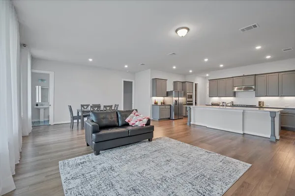 $2,900 | 135 Independence Drive, Kyle, TX 78640