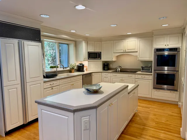 $1,100,000 | 510 Cedar Street, West Barnstable, MA 02668