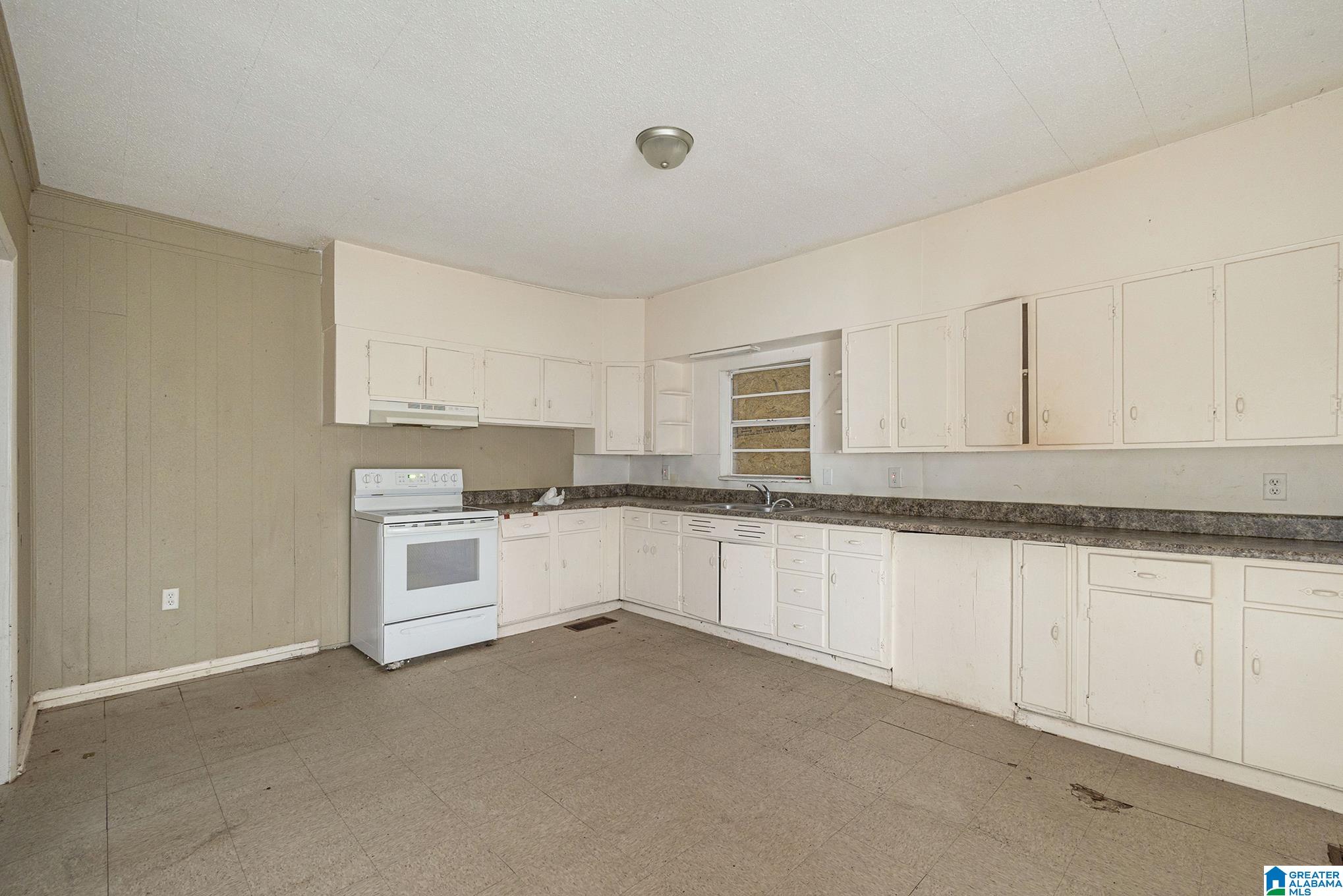 909 Exeter Avenue Bessemer, AL 35020 - Photo 6 of 13
