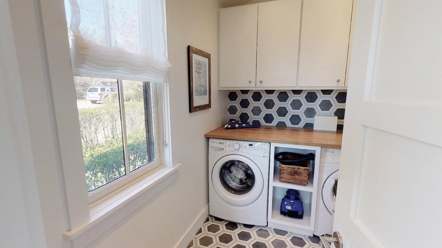 33 Pilgrim Road Nantucket, MA 02554 - Photo 33 of 63 laundry room