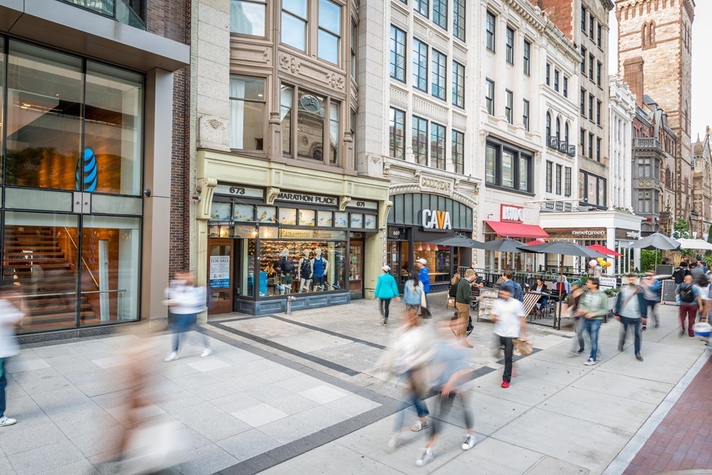 671-673 Boylston Street, Unit 2 Boston, MA 02116 - Photo 21 of 25 a view of a building with sitting area
