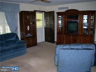 219 Stahl Road Southampton, PA 18966 - Photo 5 of 12 Gallery Image 5