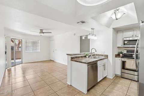 $225,000 | 1720 East Thunderbird Road, Unit 1086, Phoenix, AZ 85022