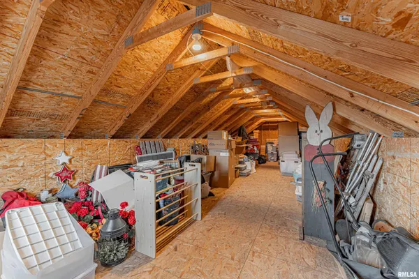 $575,000 | 912 Maple Grove Lane, Williamsville, IL 62693