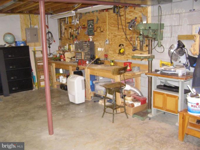 1203 Brookview Road Towson, MD 21286 - Photo 23 of 25 a room with musical instruments