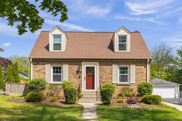$429,000 | 919 North President Street, Wheaton, IL 60187