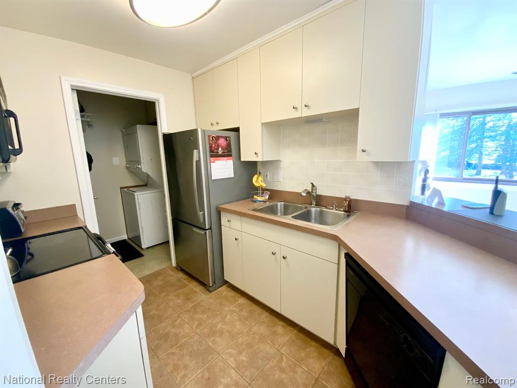 20830 Taft Road Northville, MI 48167 - Photo 11 of 26