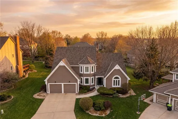 $775,000 | 5004 West 128th Street, Leawood, KS 66209