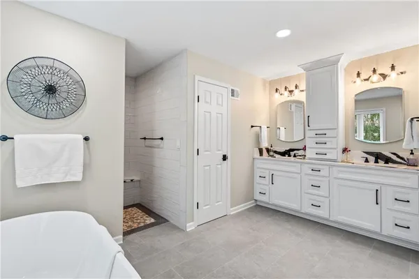 $775,000 | 5004 West 128th Street, Leawood, KS 66209