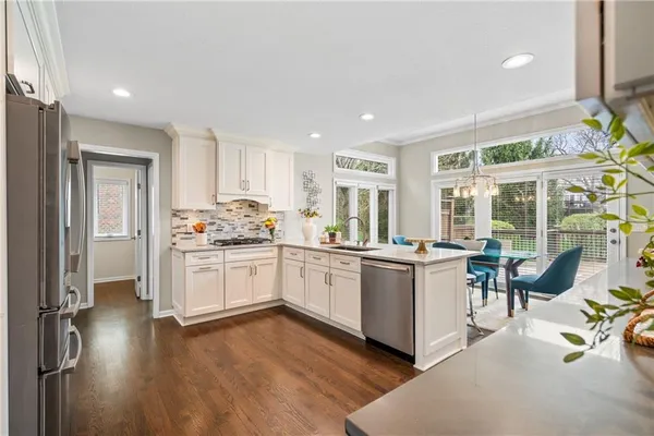 $775,000 | 5004 West 128th Street, Leawood, KS 66209