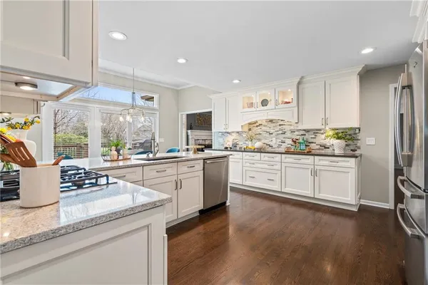 $775,000 | 5004 West 128th Street, Leawood, KS 66209