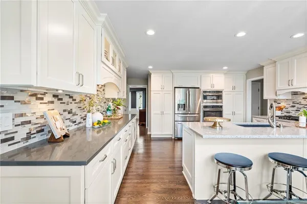 $775,000 | 5004 West 128th Street, Leawood, KS 66209