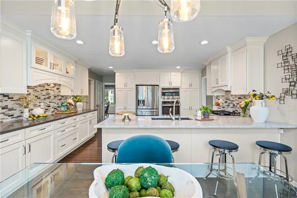 $775,000 | 5004 West 128th Street, Leawood, KS 66209