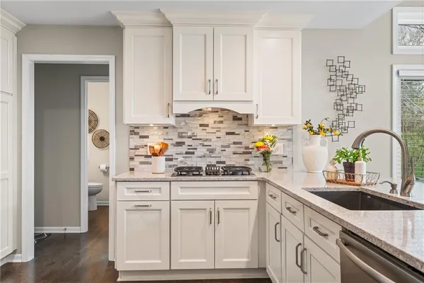 $775,000 | 5004 West 128th Street, Leawood, KS 66209