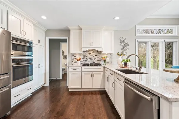 $775,000 | 5004 West 128th Street, Leawood, KS 66209