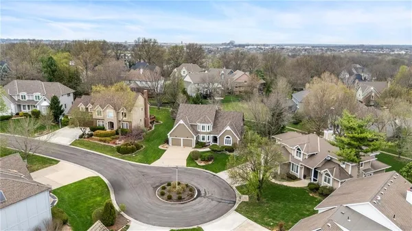 $775,000 | 5004 West 128th Street, Leawood, KS 66209
