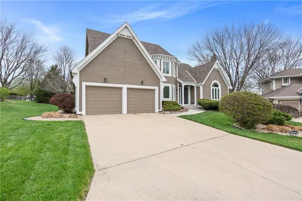 $775,000 | 5004 West 128th Street, Leawood, KS 66209