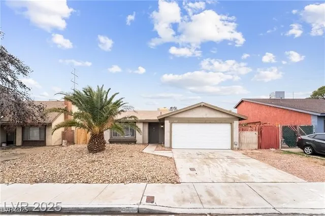$2,400 | 7285 Bridgeview Avenue, Las Vegas, NV 89147