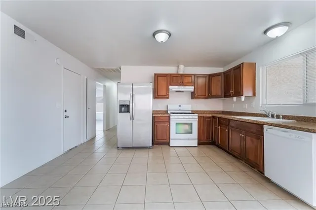 $2,000 | 7285 Bridgeview Avenue, Las Vegas, NV 89147