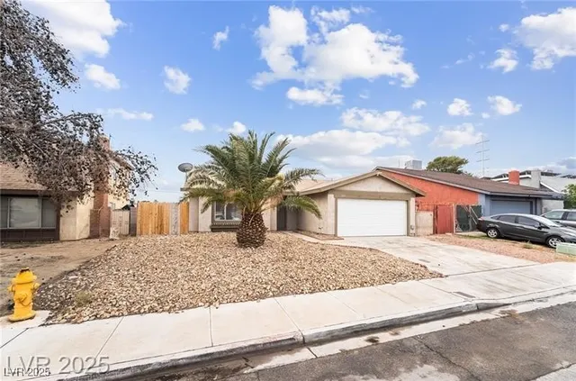 $2,000 | 7285 Bridgeview Avenue, Las Vegas, NV 89147